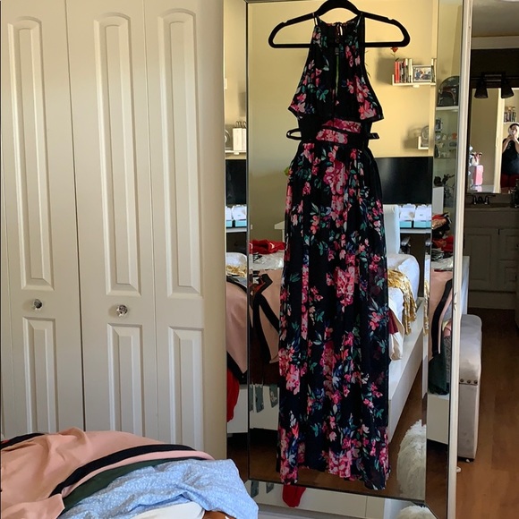 Dress - Picture 2 of 5